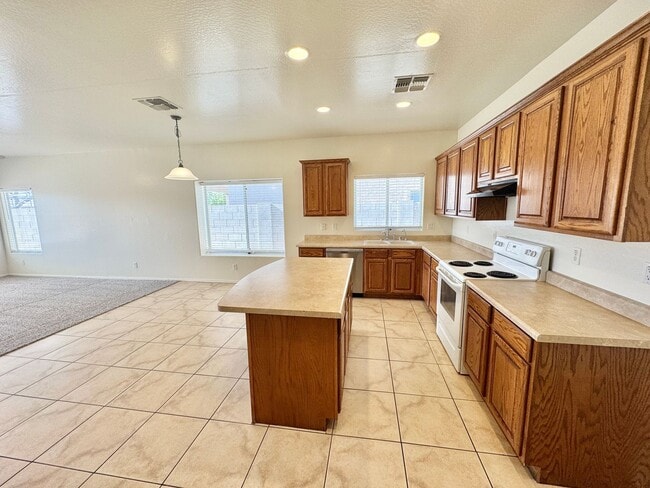 Building Photo - 314 S 117th Dr