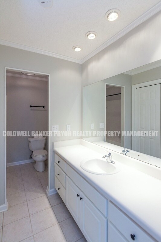 Building Photo - 211 Sandpiper Ln