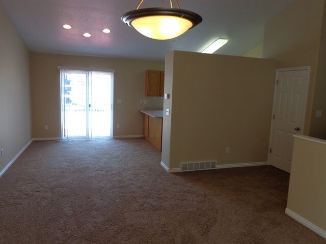 Building Photo - 754 Durham Dr