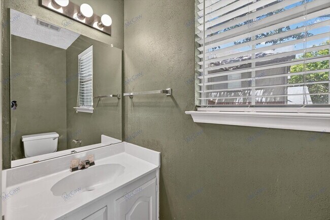 Building Photo - 7845 Ember Oaks Dr