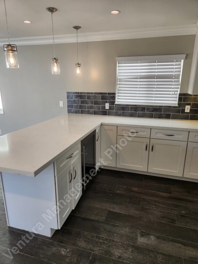 Building Photo - 5515 Lake Lindero Dr