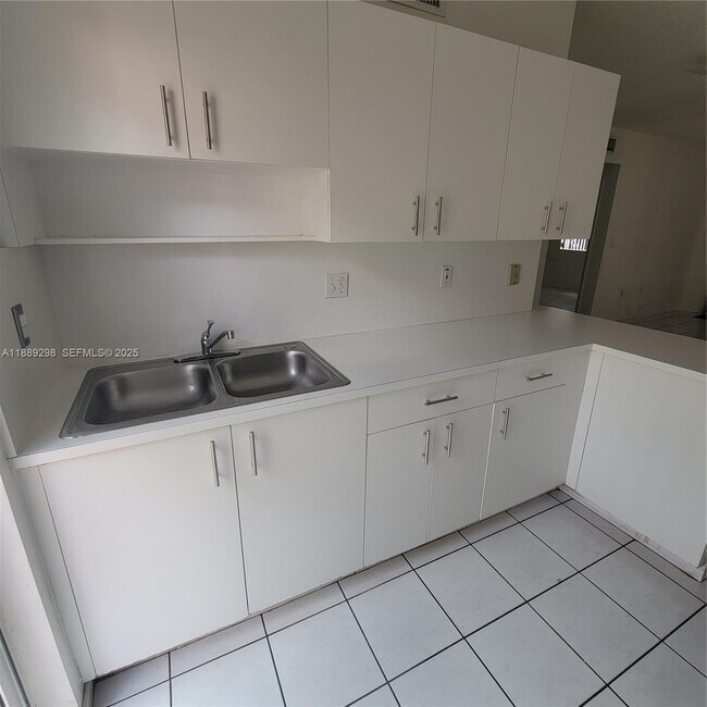 Building Photo - 8019 Lake Dr