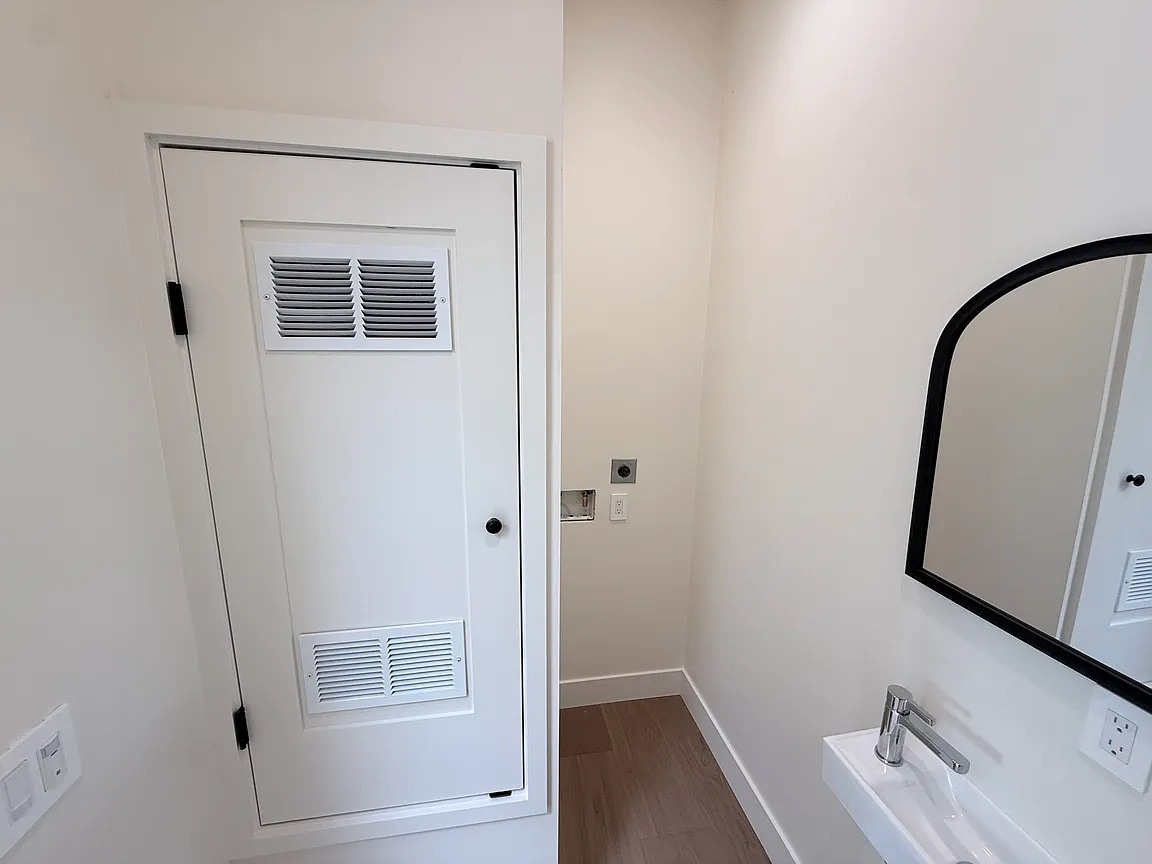 Building Photo - 3774 Mission St