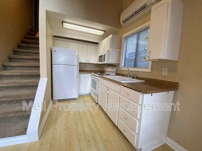 Building Photo - 2370 E Phillips Lake Loop Rd