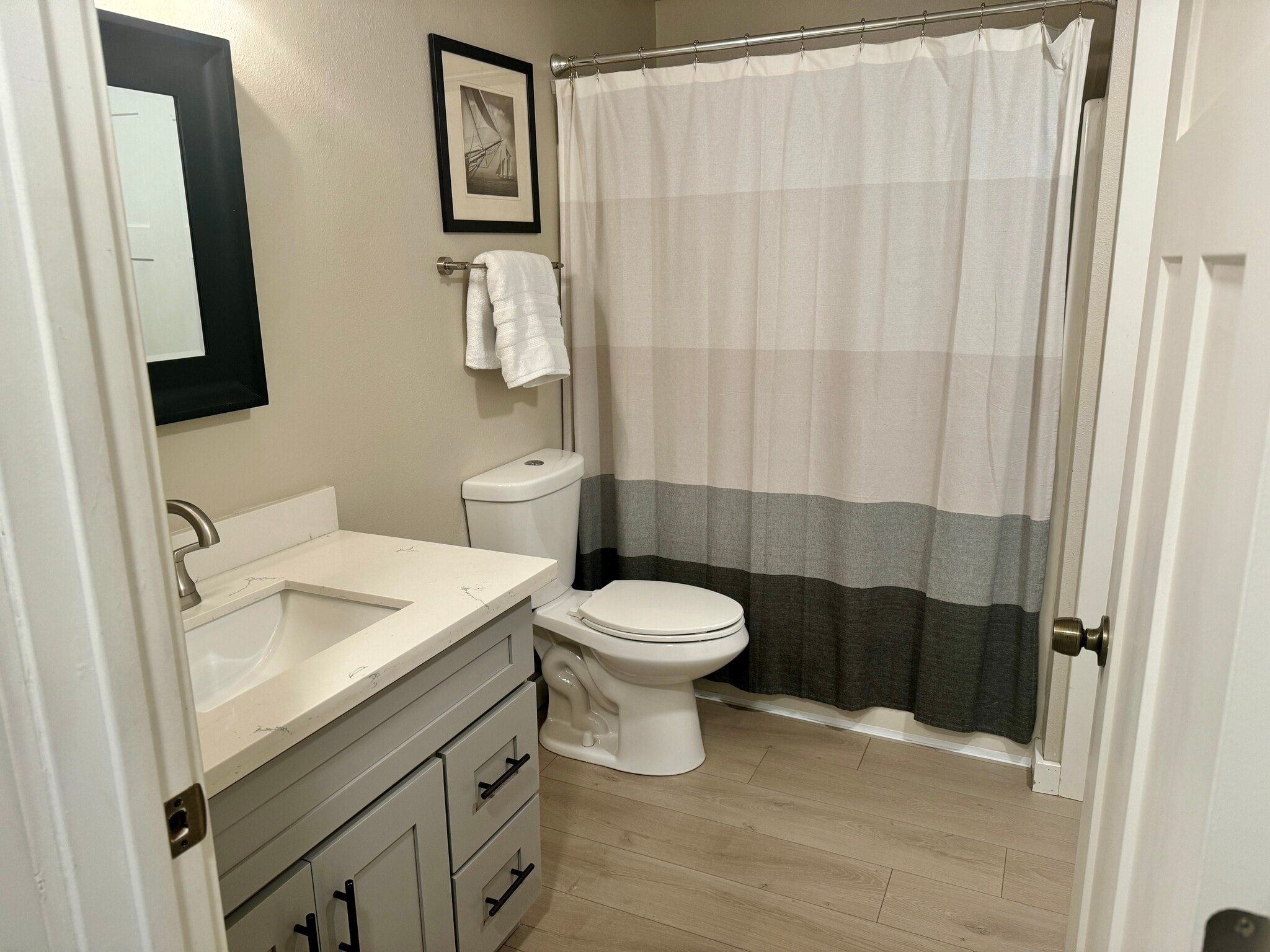 Full Bath - 11124 Juniper Pl