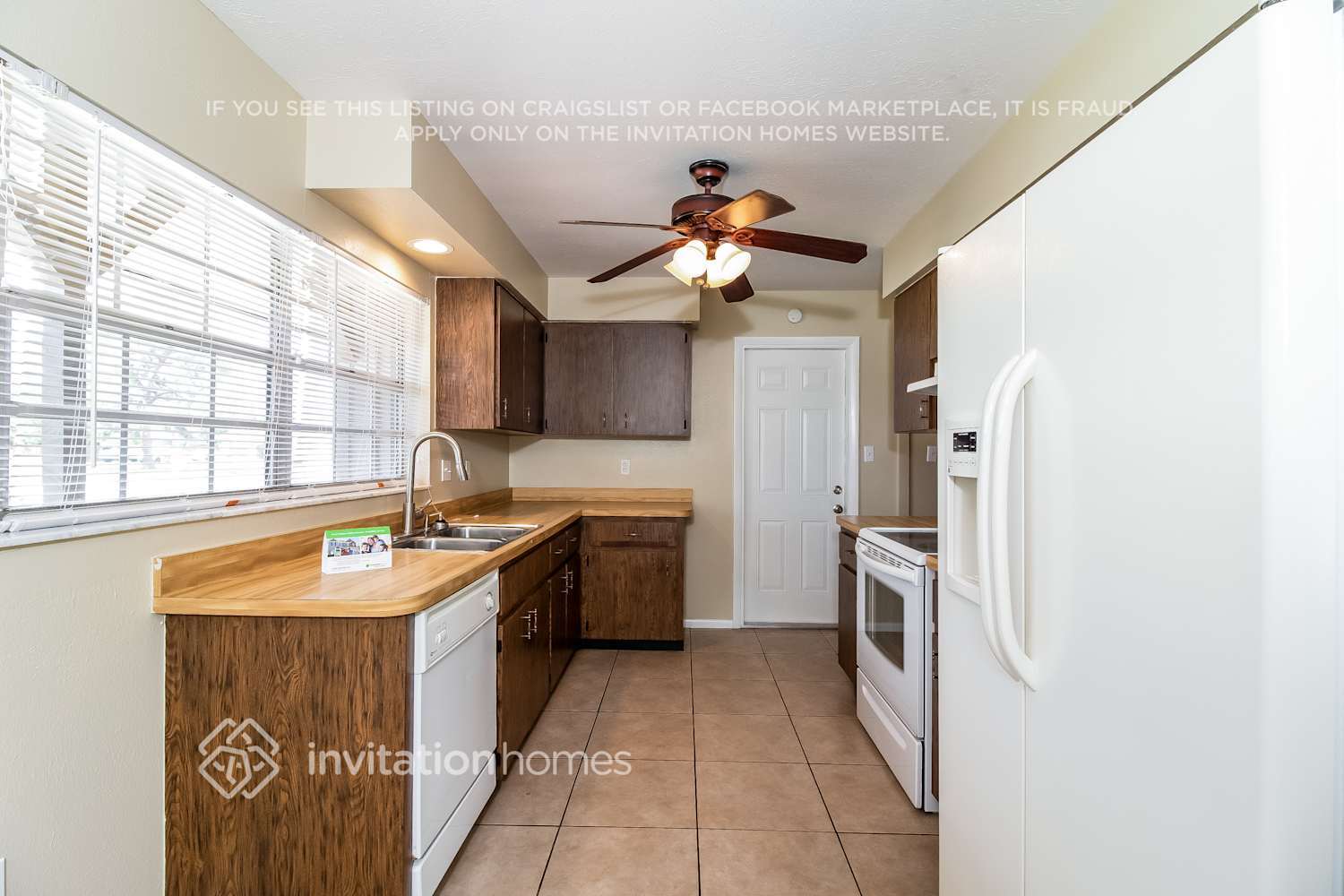 Building Photo - 5323 Winewood Dr