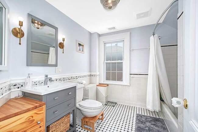 Building Photo - 55 Sherwood Ave
