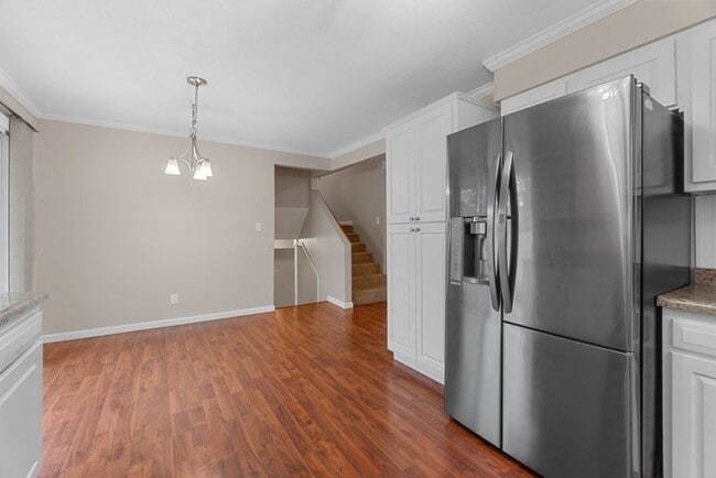 Building Photo - 3 Bedroom House in Cape