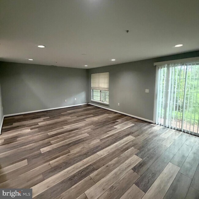 Building Photo - 10875 Sherwood Hill Rd