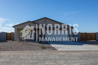 Building Photo - NEW Home Located Near the Golf Course
