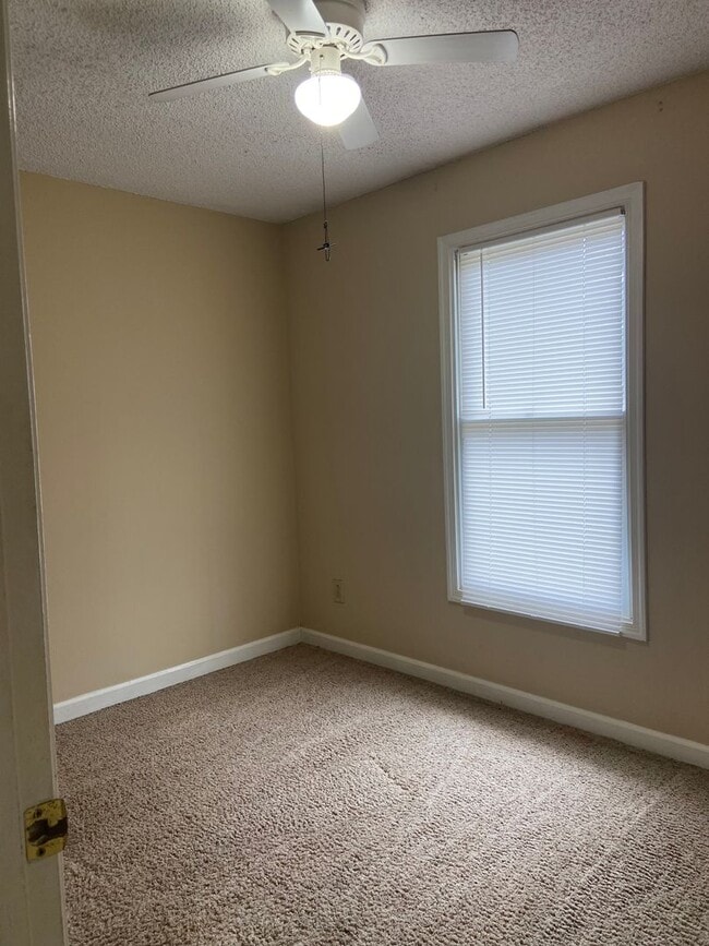 Building Photo - York County Townhouse Rental