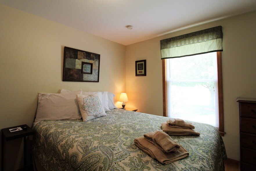 Bedroom #2 with queen bed - 2820 NY-28