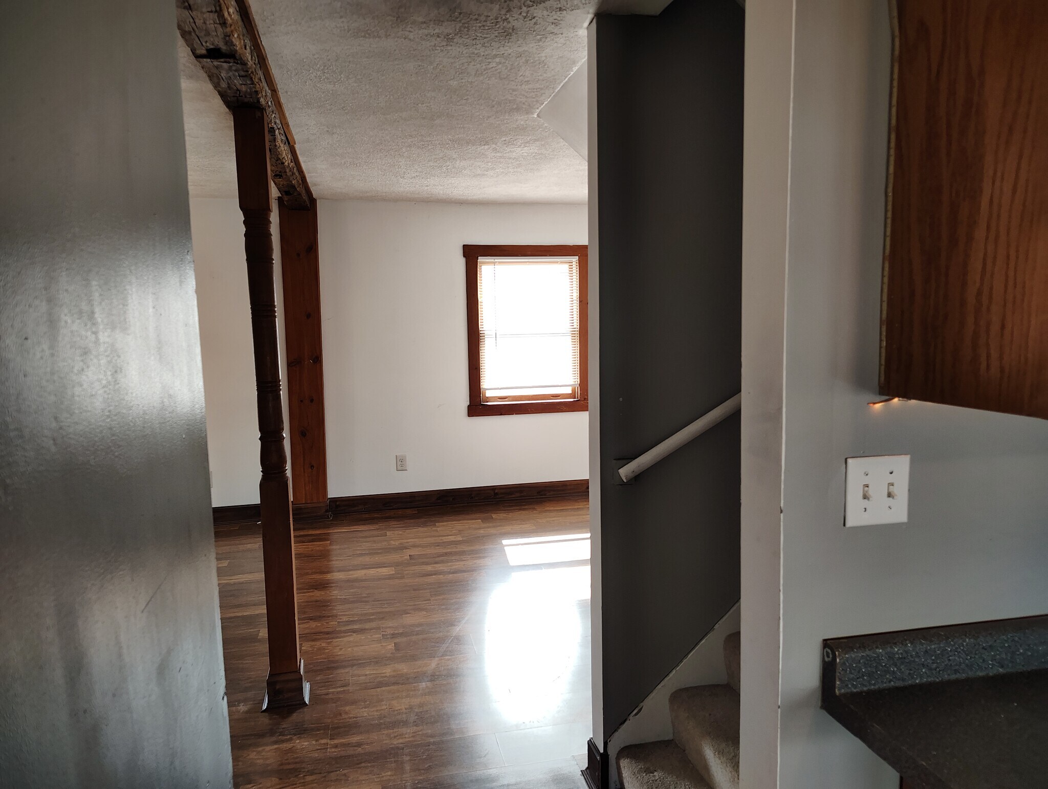 Building Photo - 337 1/2 W South St