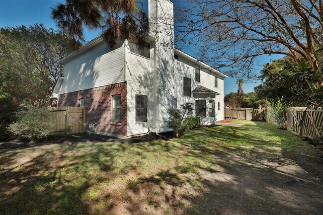 Building Photo - 13110 Mills River St