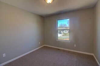 Building Photo - 3 Car Garage in Nixa!