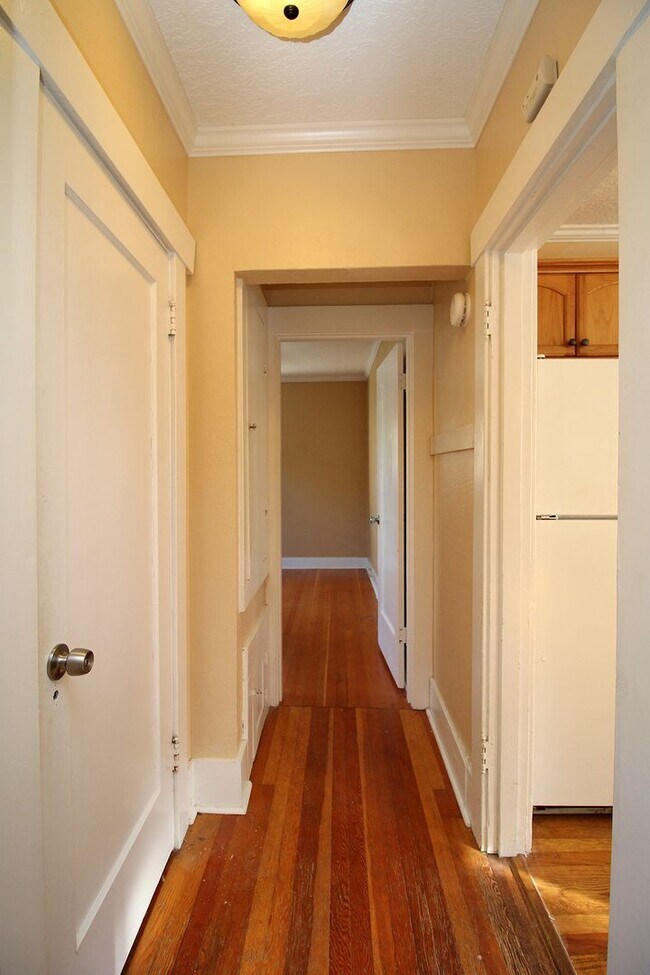 Building Photo - Adorable 2++ Bedroom, 2 Bath Brooklyn Bungalow - steps to MAX line