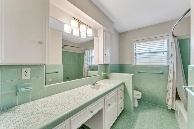 Building Photo - 6327 Wynnwood Ln