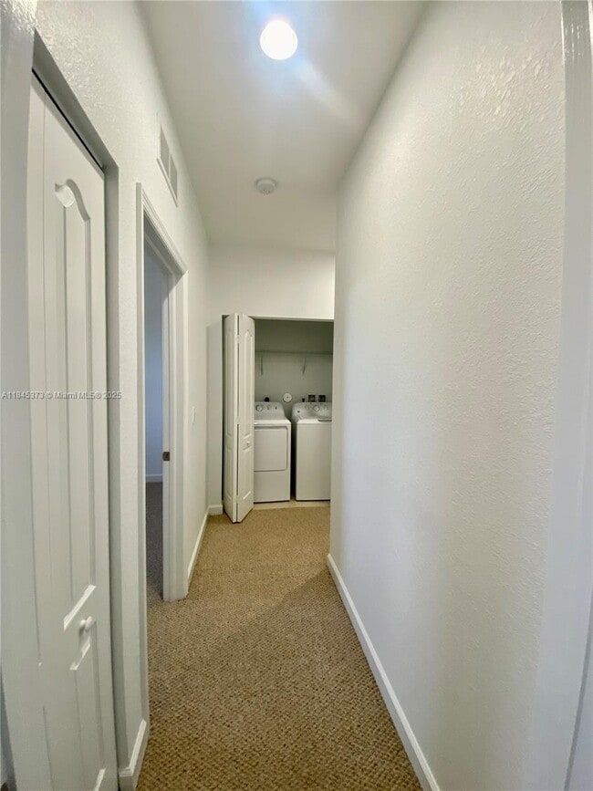 Building Photo - 9604 Town Parc Cir N
