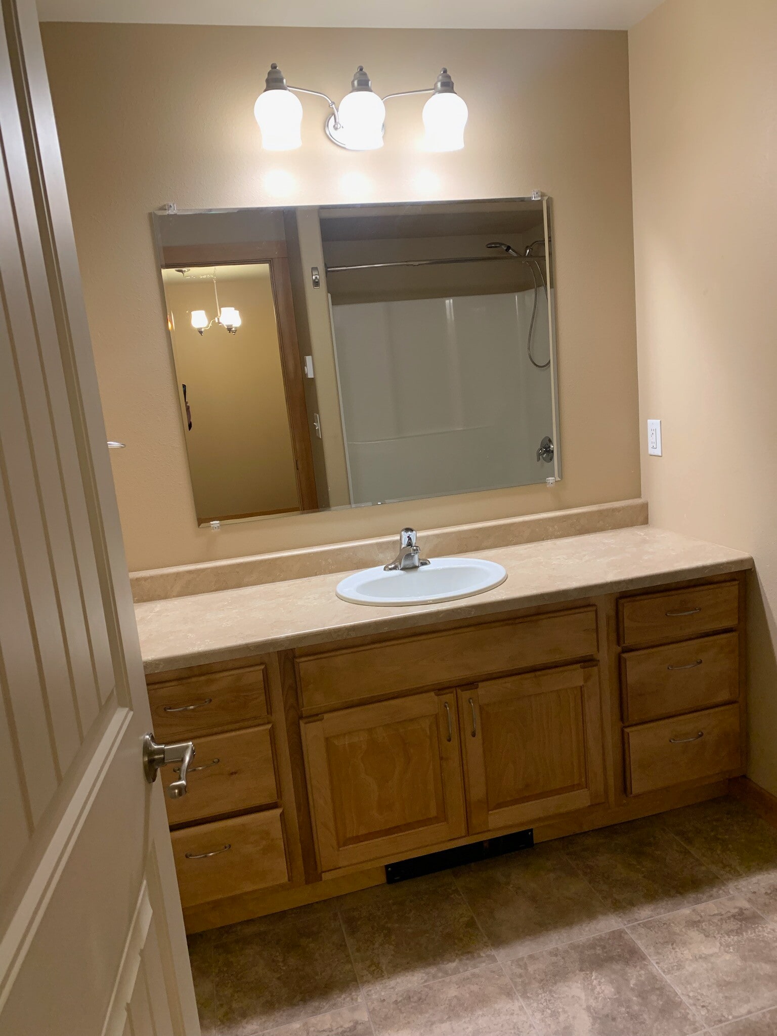 Building Photo - 2676 Overlook Blvd