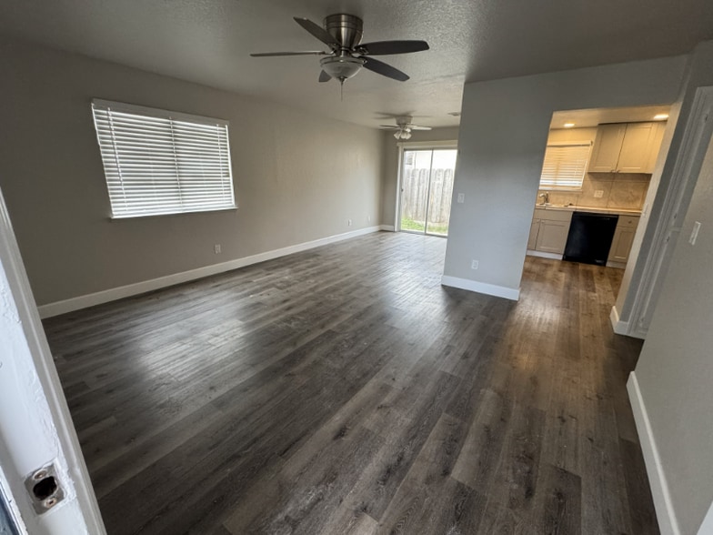 Building Photo - 1807 Crestwood Ave