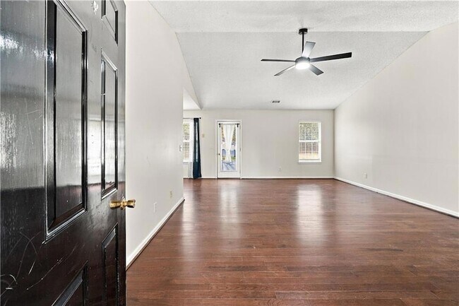 Building Photo - 28 Autumn Ridge Dr