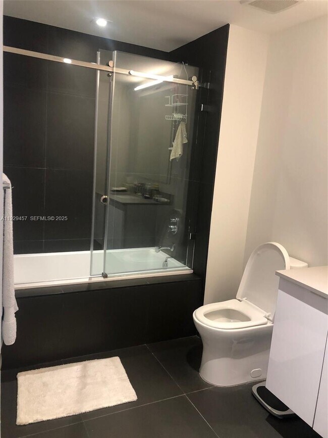 Building Photo - 1600 NE 1st Ave