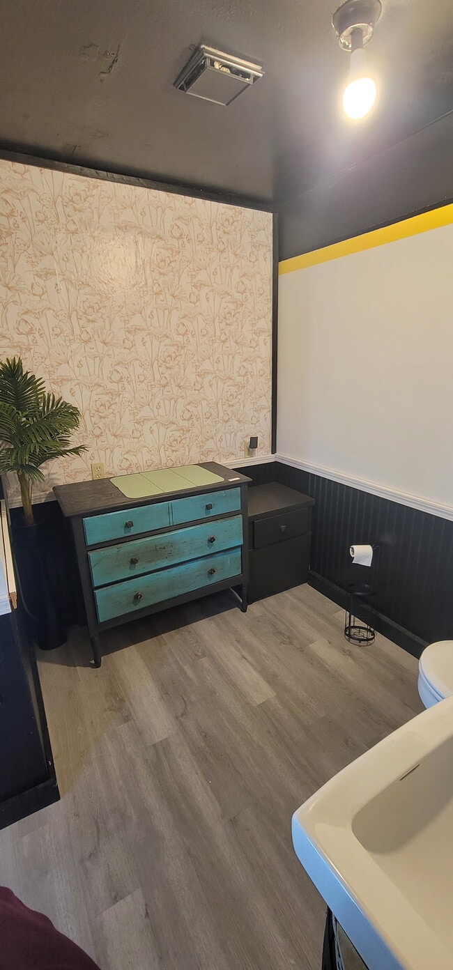 Building Photo - 2105 N Broadway St