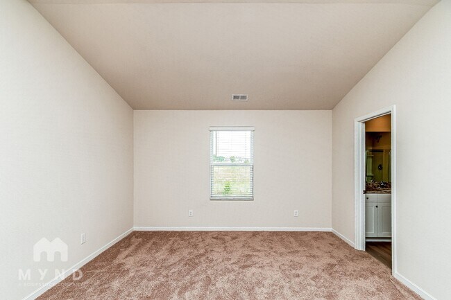 Building Photo - 265 Royal Mdw Dr