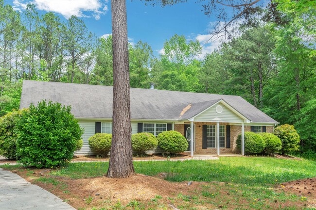 Building Photo - Charming Ranch-Style Home with Spacious Ya...
