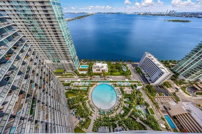 Building Photo - 480 NE 31st St