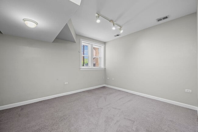 Building Photo - 9100 Lamon Ave