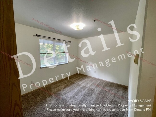 Building Photo - **APPLICATIONS PENDING** 3 BR Top Floor View Condo. Incl W/S/G