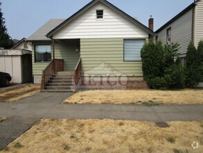 Building Photo - Fantastic 4 bedroom close to U of O   **PL...