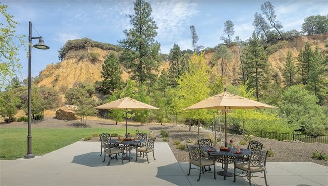 Building Photo - Rare opportunity to rent in the Eskaton Village in Placerville!