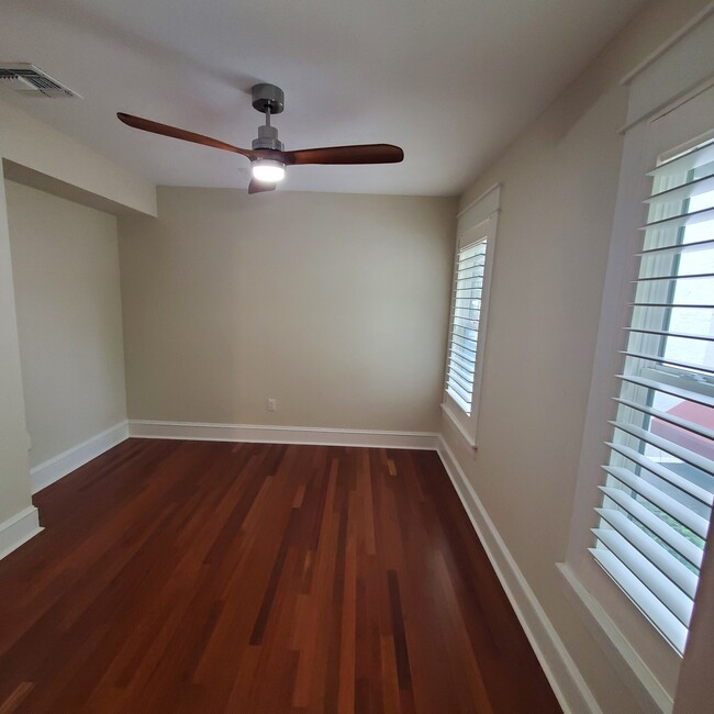 Building Photo - 1124 Azalea Ln