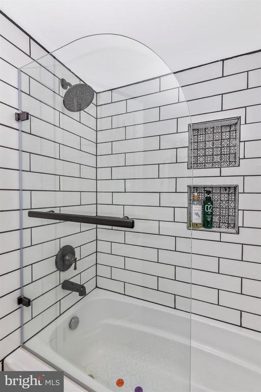 Building Photo - 703 Mountainview Dr