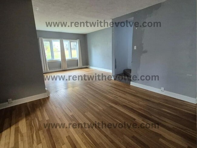 Building Photo - 209 N Walnut St