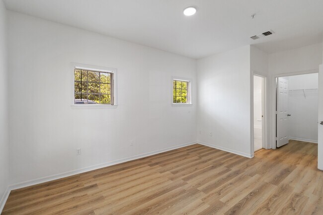 Building Photo - 3599 Conroy Rd