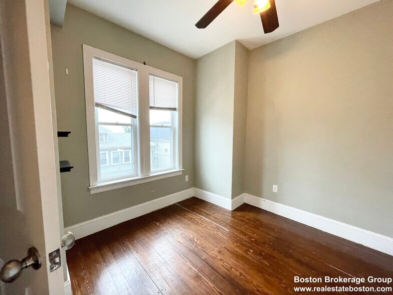 Building Photo - 178 Hillside St