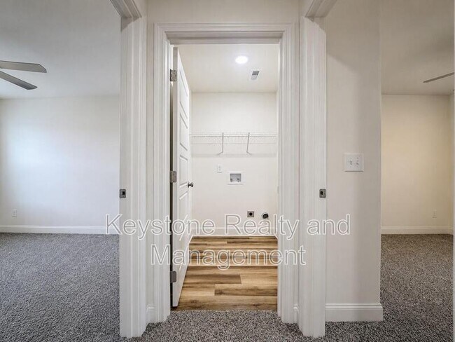 Building Photo - 919 Martin St