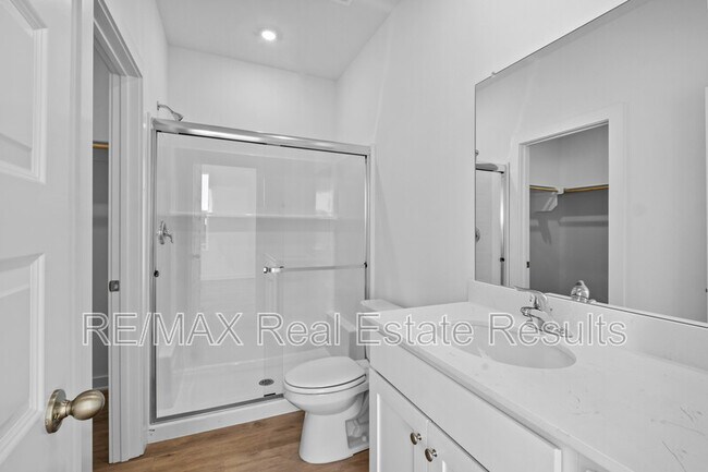 Building Photo - 4670 W Aurora St