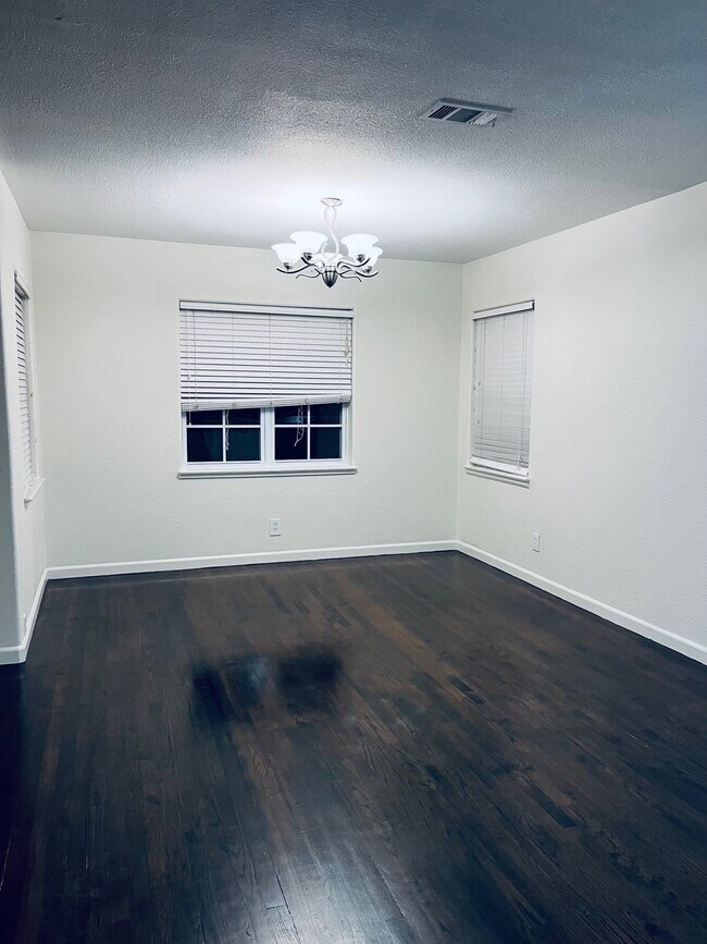 Building Photo - 610 Cliffdale Ave