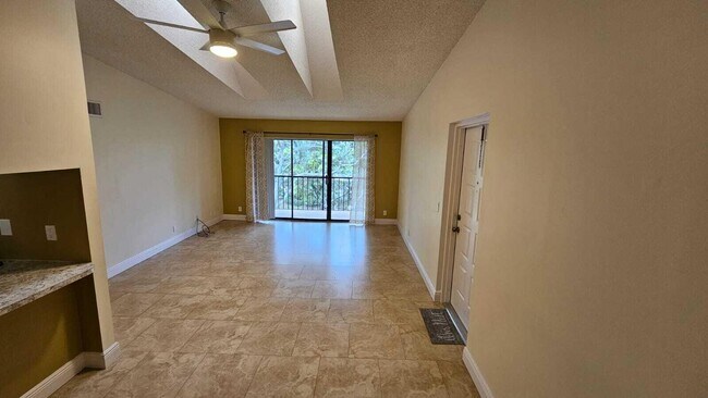 Building Photo - 205 Foxtail Dr