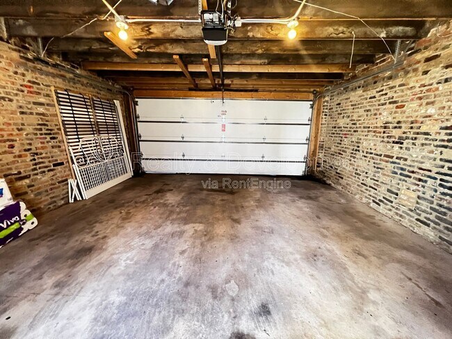 Building Photo - 1439 N Artesian Ave