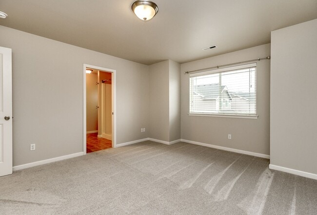 Building Photo - Beautiful Lacey Home with new paint and carpet in Popular Edgewater Community