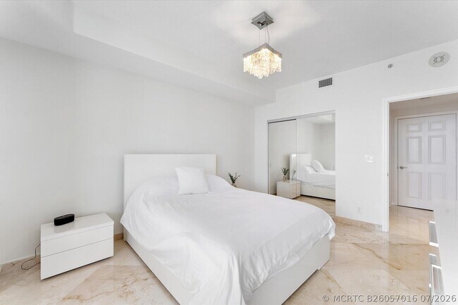 Building Photo - 3200 N Ocean Blvd