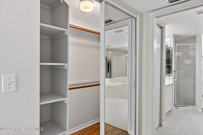 Building Photo - 102 Riverside Dr