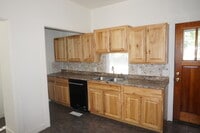 Building Photo - 5 bed / 2 bath + bonus room near universities $375/bedroom