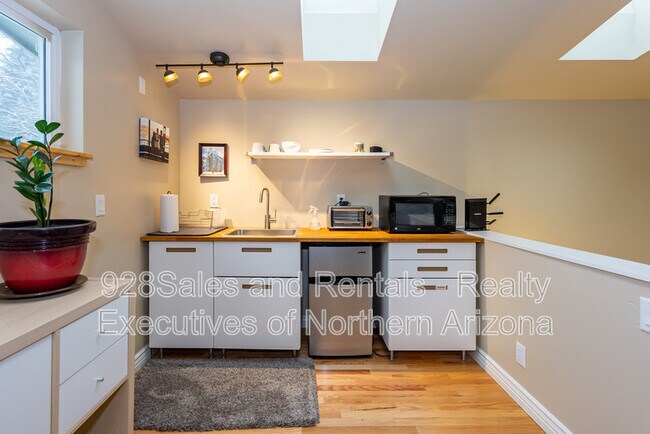 Building Photo - 2304 N Talkington Dr