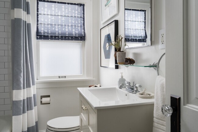 Fully renovated bathroom - 4479 N Woodburn St